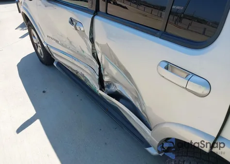 2005 Ford Explorer Limited из США, поврежденный, VIN 1FMDU65K75UB54476